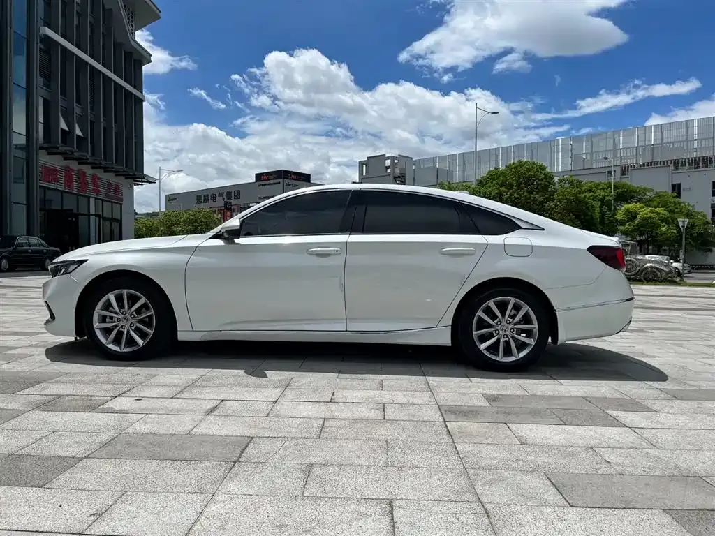 Honda Accord — фото 7