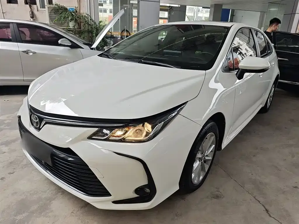 Toyota Corolla — фото 1