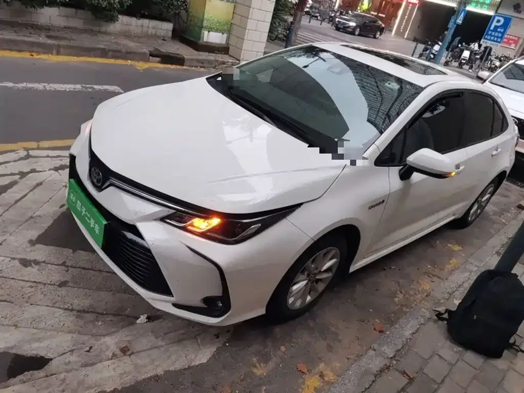 Toyota Corolla — фото 1