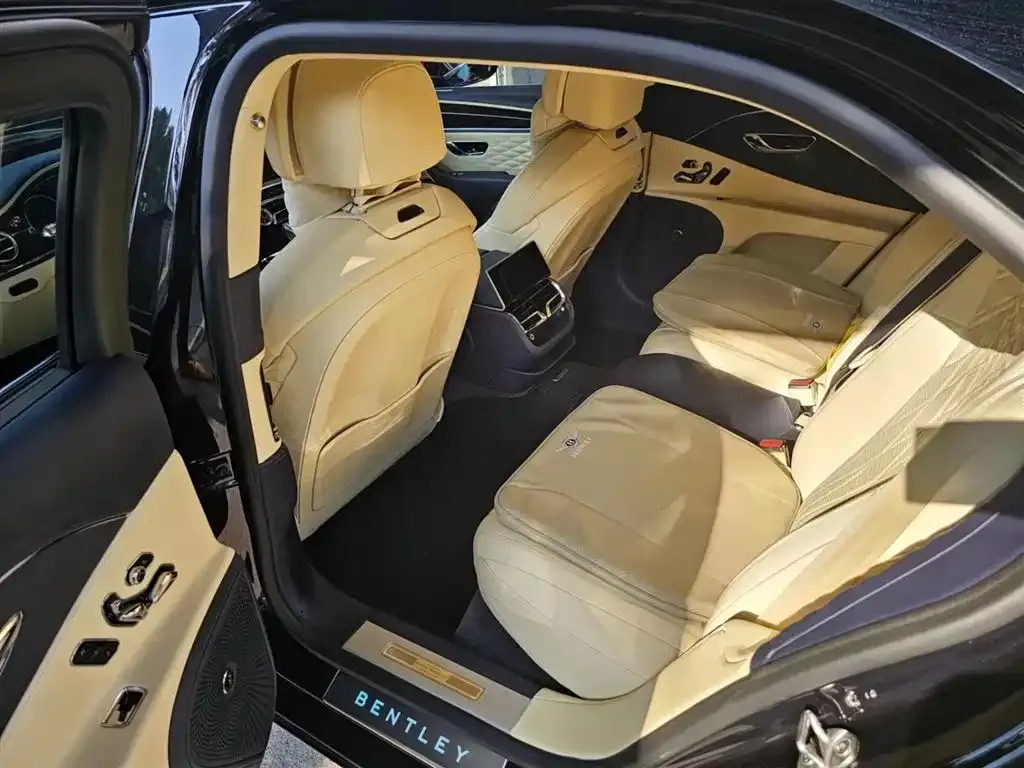 Bentley Flying Spur — фото 6