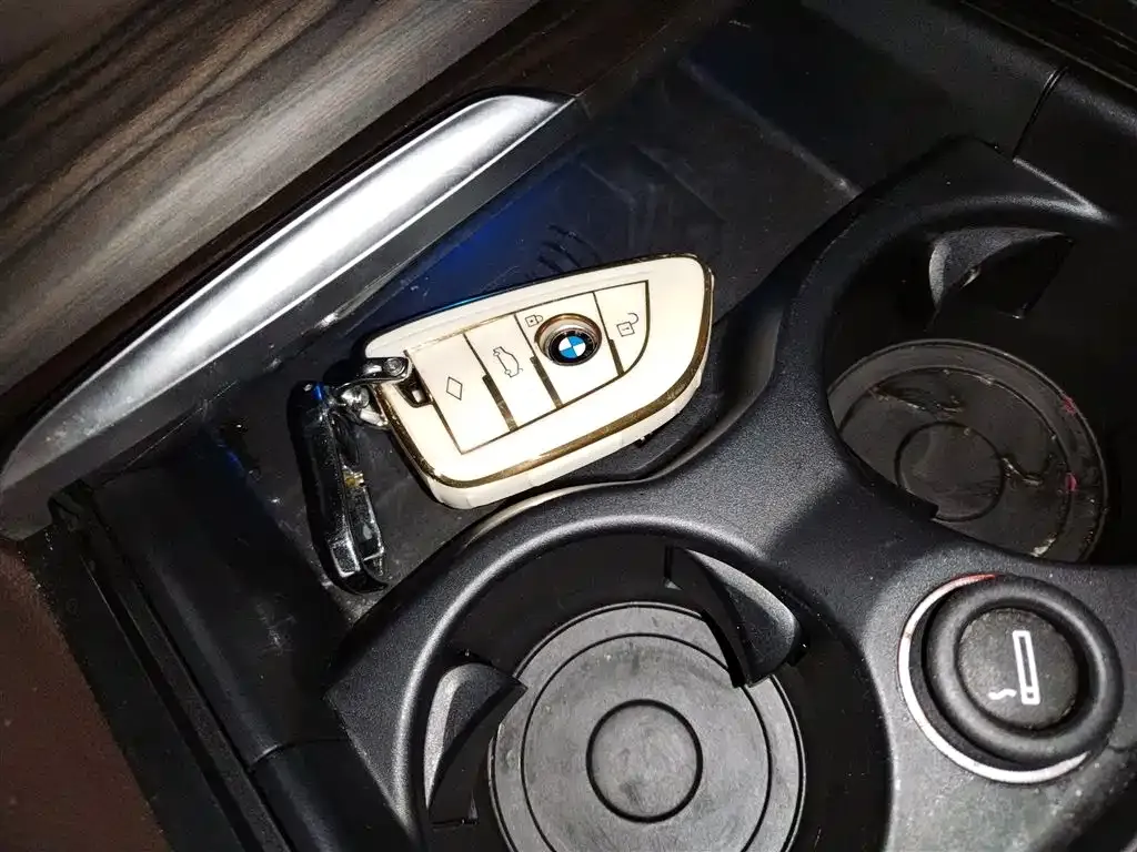 BMW 5 Series New Energy — фото 9