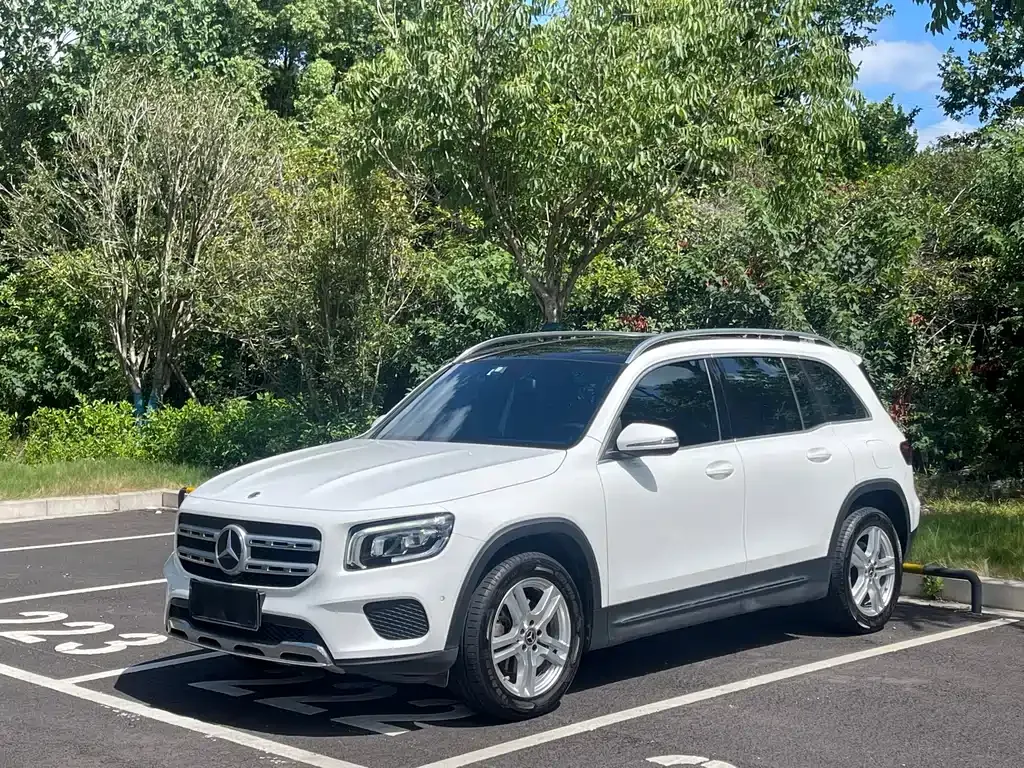 Mercedes-Benz GLB — фото 1