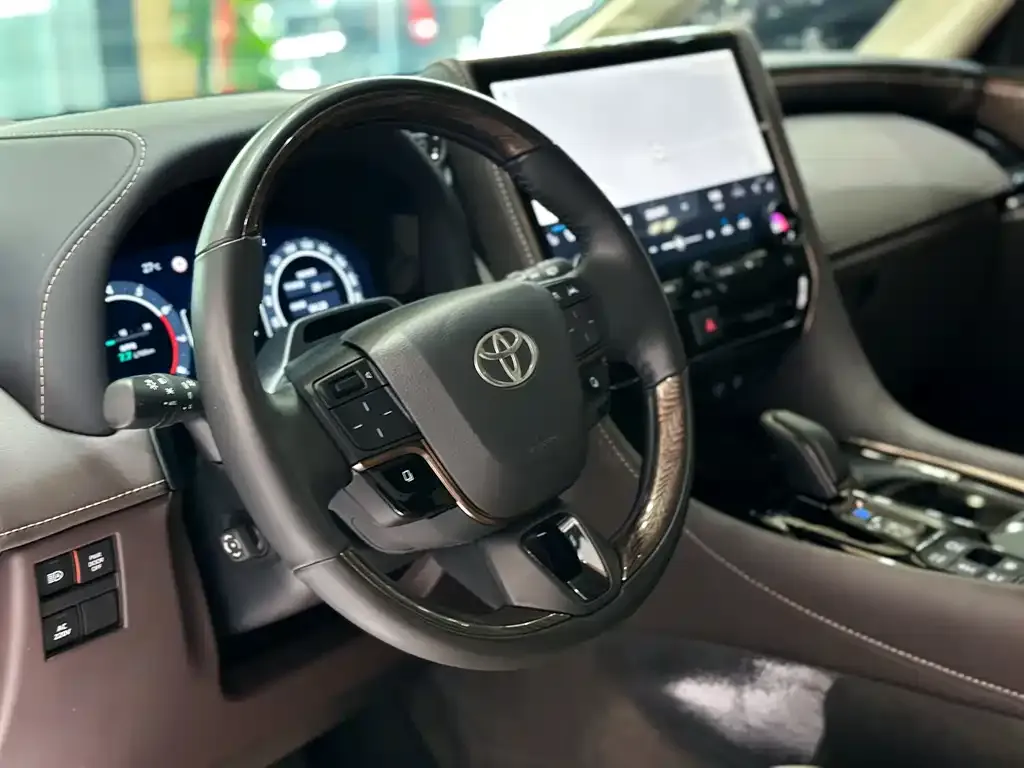 Toyota Alphard — фото 7