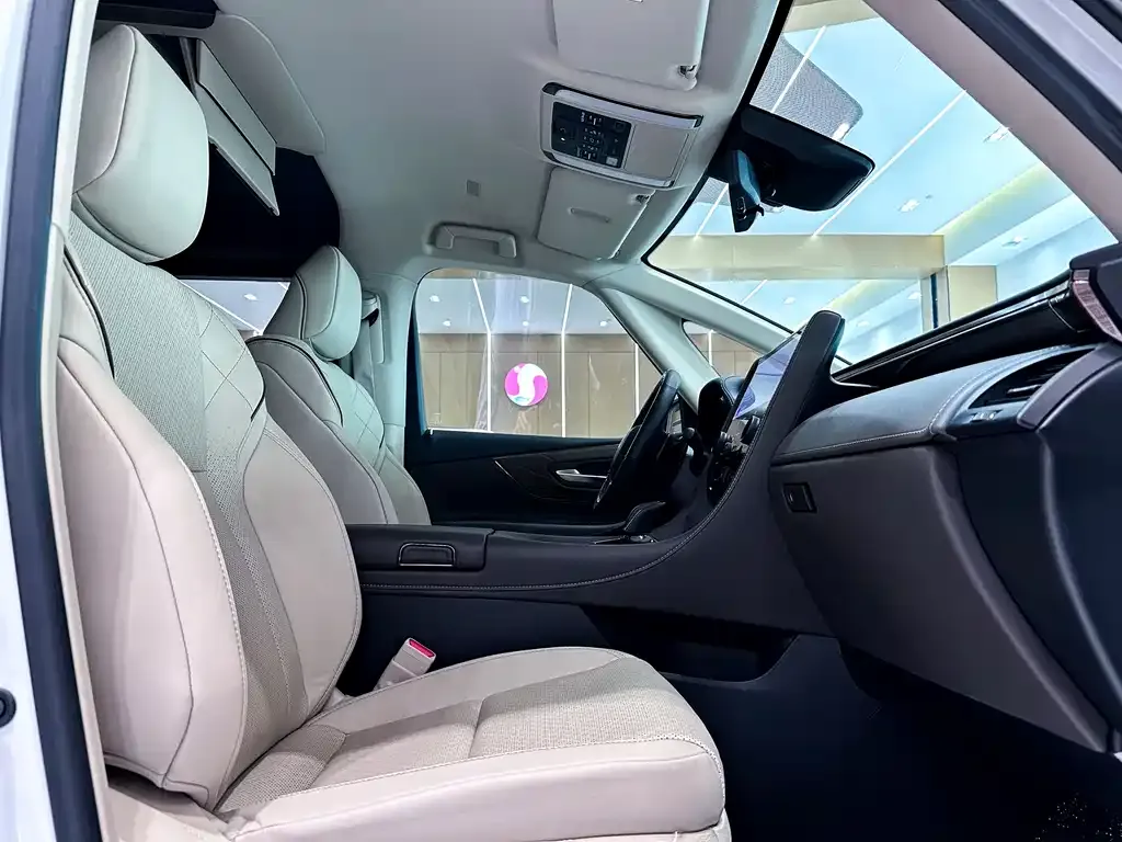 Toyota Alphard — фото 8