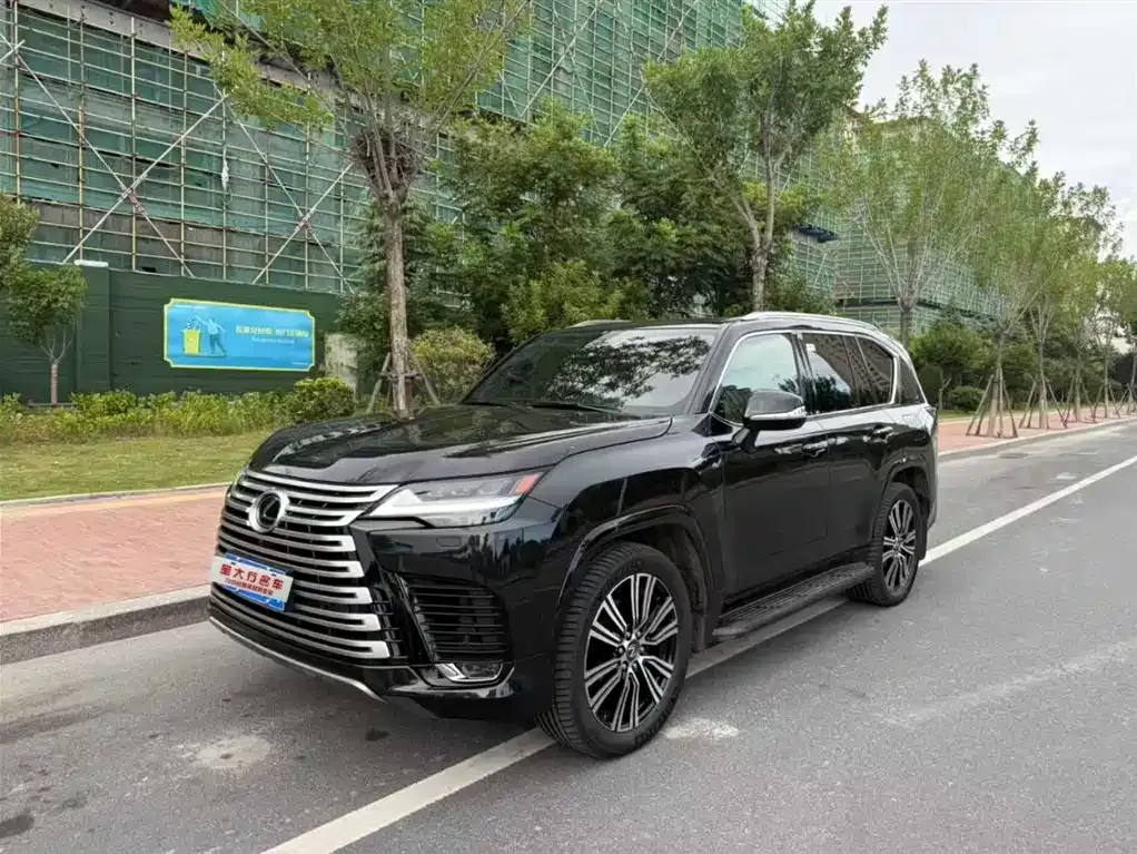 Lexus LX — фото 1