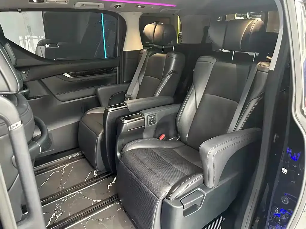 Toyota Vellfire — фото 10