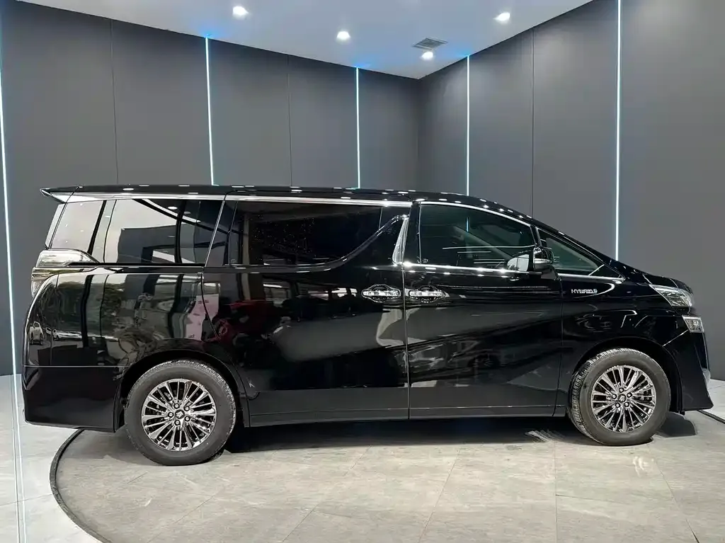 Toyota Vellfire — фото 4