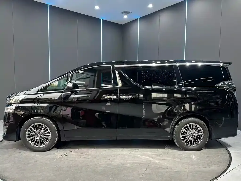 Toyota Vellfire — фото 5