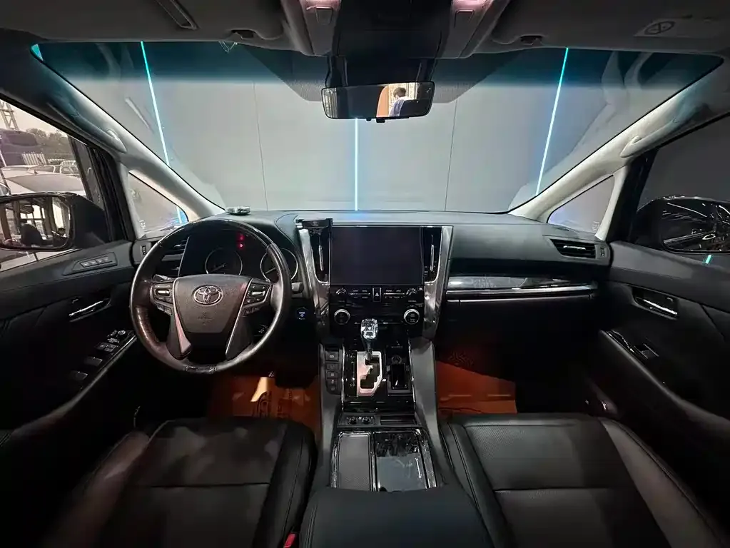 Toyota Vellfire — фото 9
