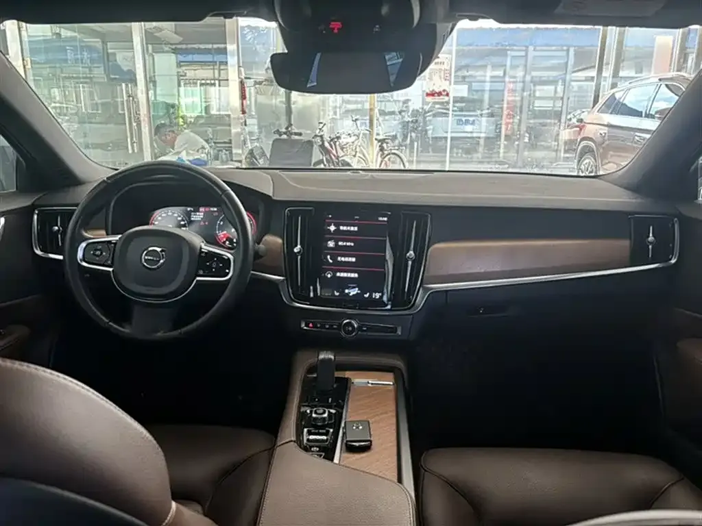 Volvo S90 — фото 3
