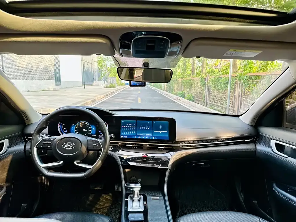 Hyundai Mistra — фото 10