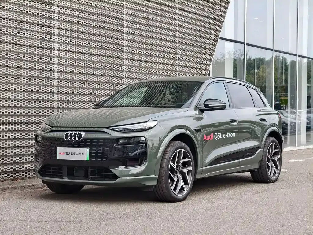 Audi Q6L e-tron — фото 1
