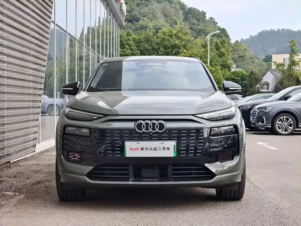 Audi Q6L e-tron — фото 2
