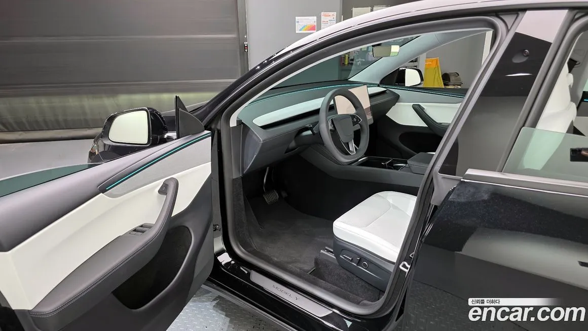 Tesla Model Y — фото 10