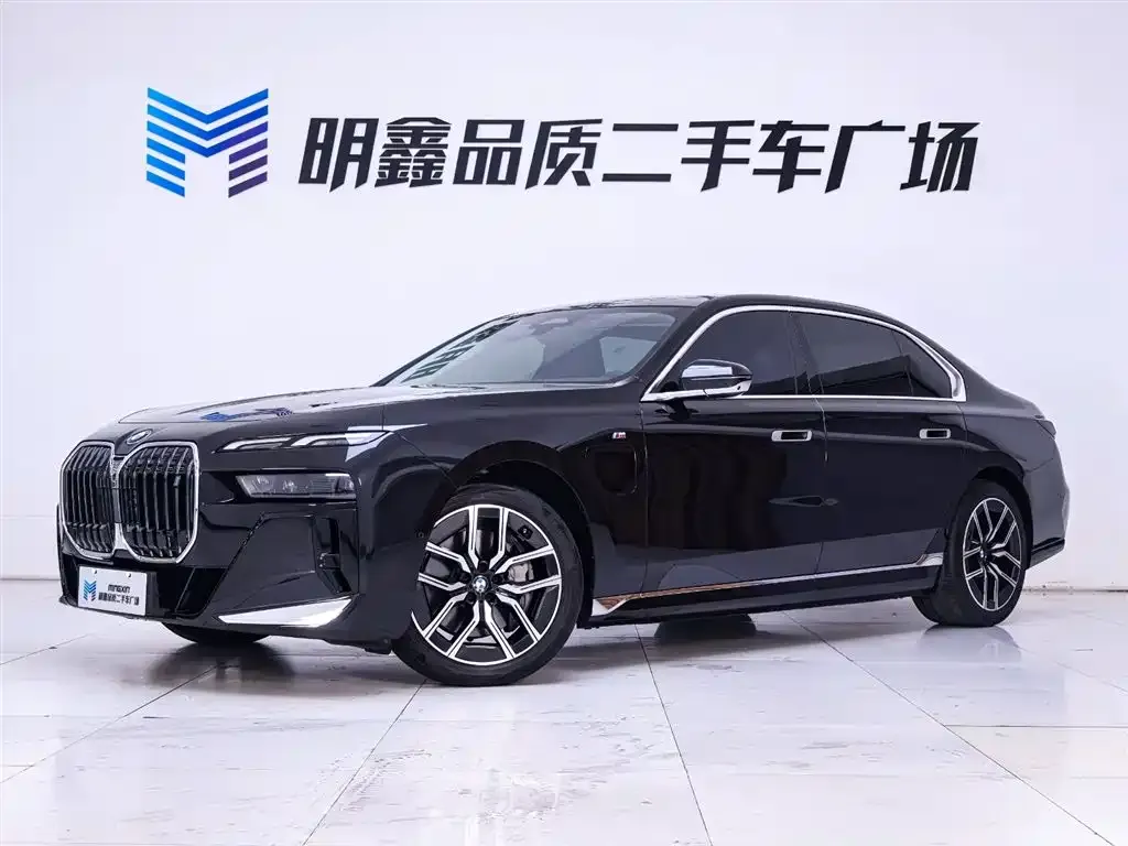 BMW i7 — фото 2