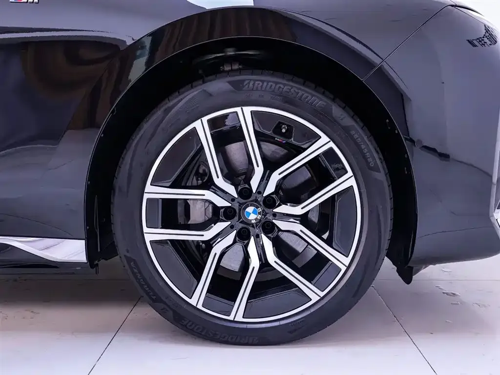 BMW i7 — фото 6