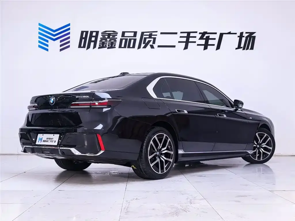 BMW i7 — фото 7