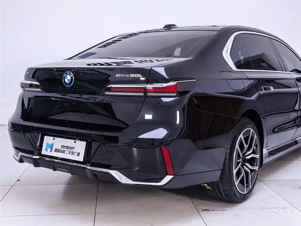 BMW i7 — фото 8