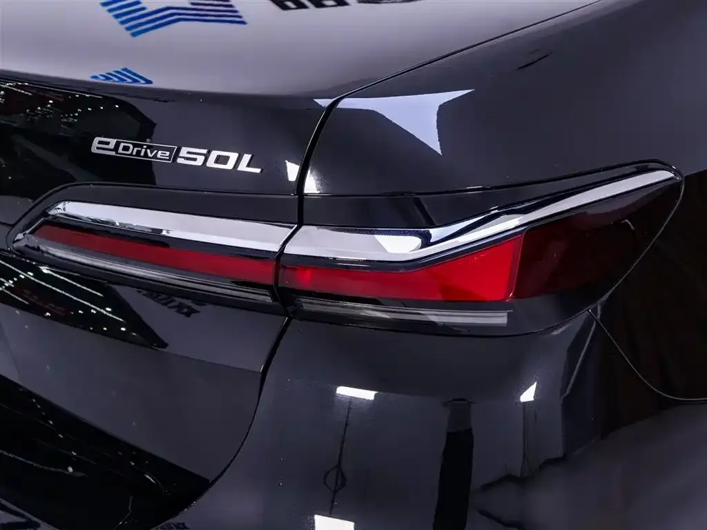 BMW i7 — фото 9