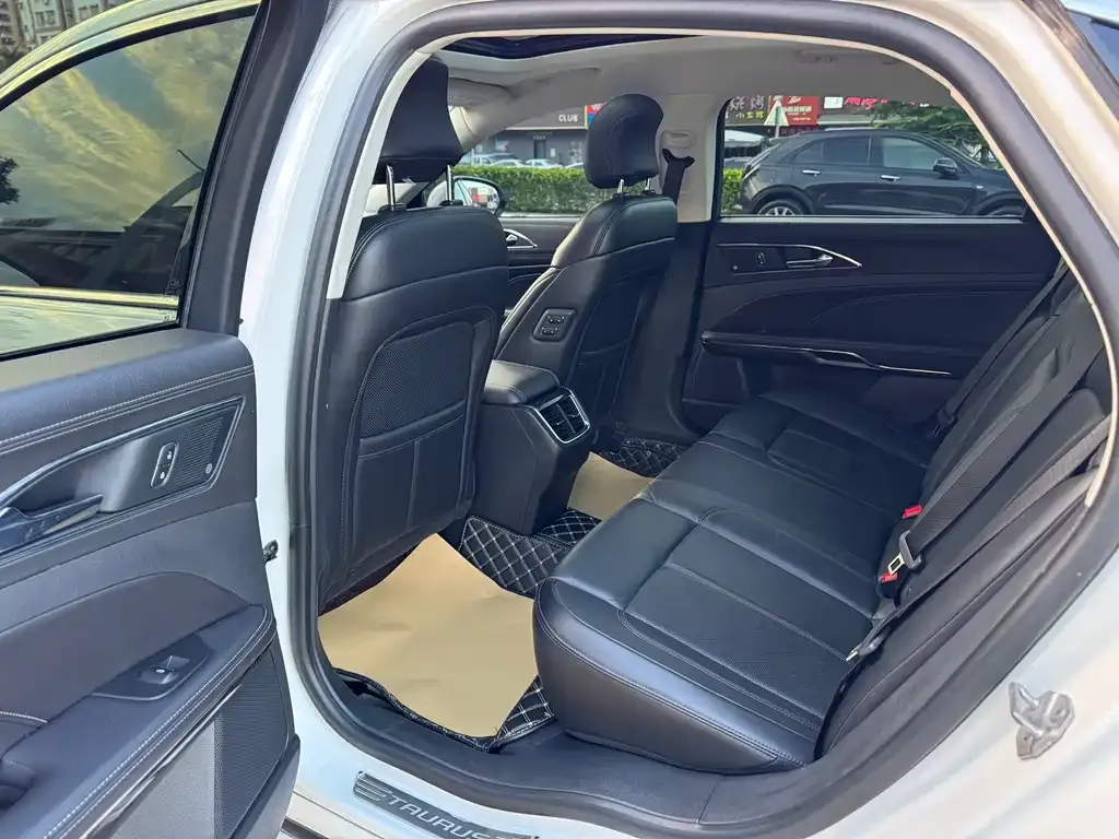 Ford Taurus — фото 10