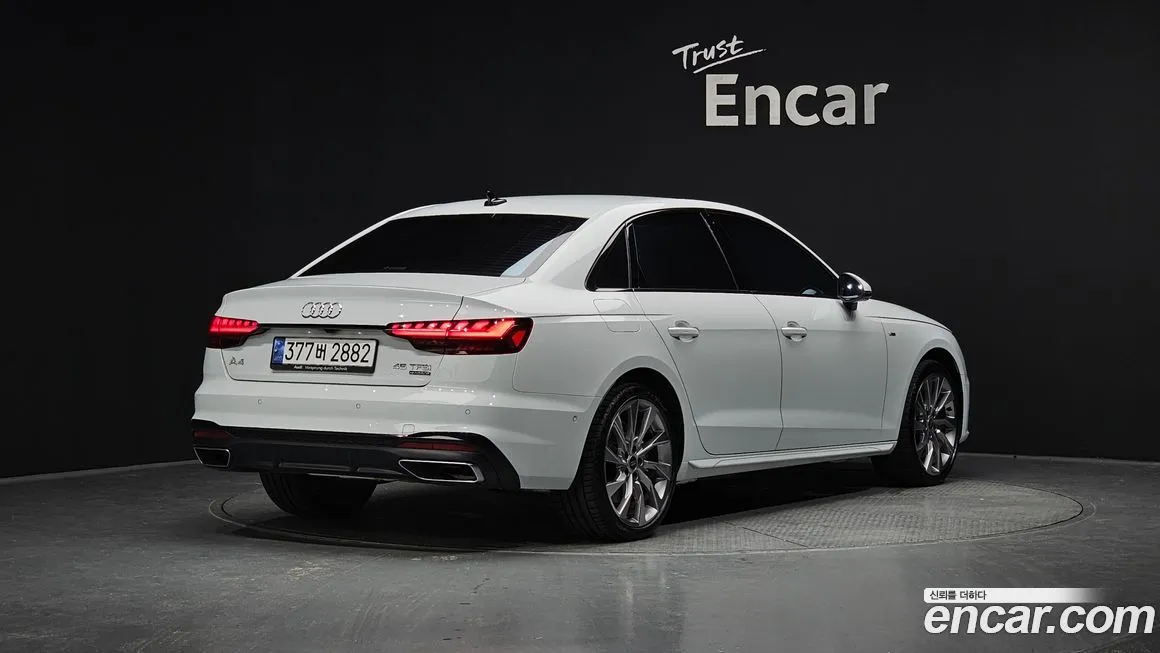 Audi A4 — фото 2