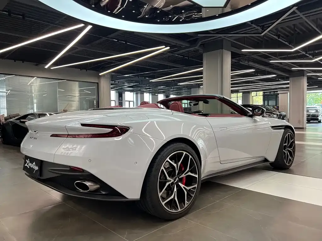 Aston Martin DB11 — фото 4