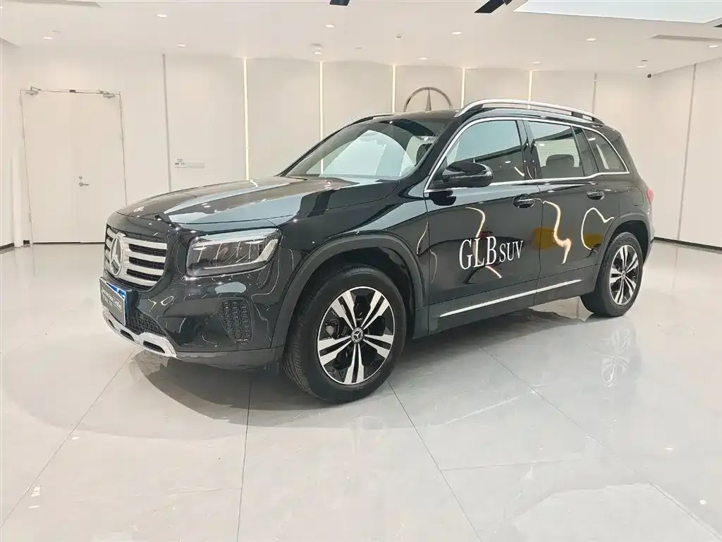 Mercedes-Benz GLB — фото 1