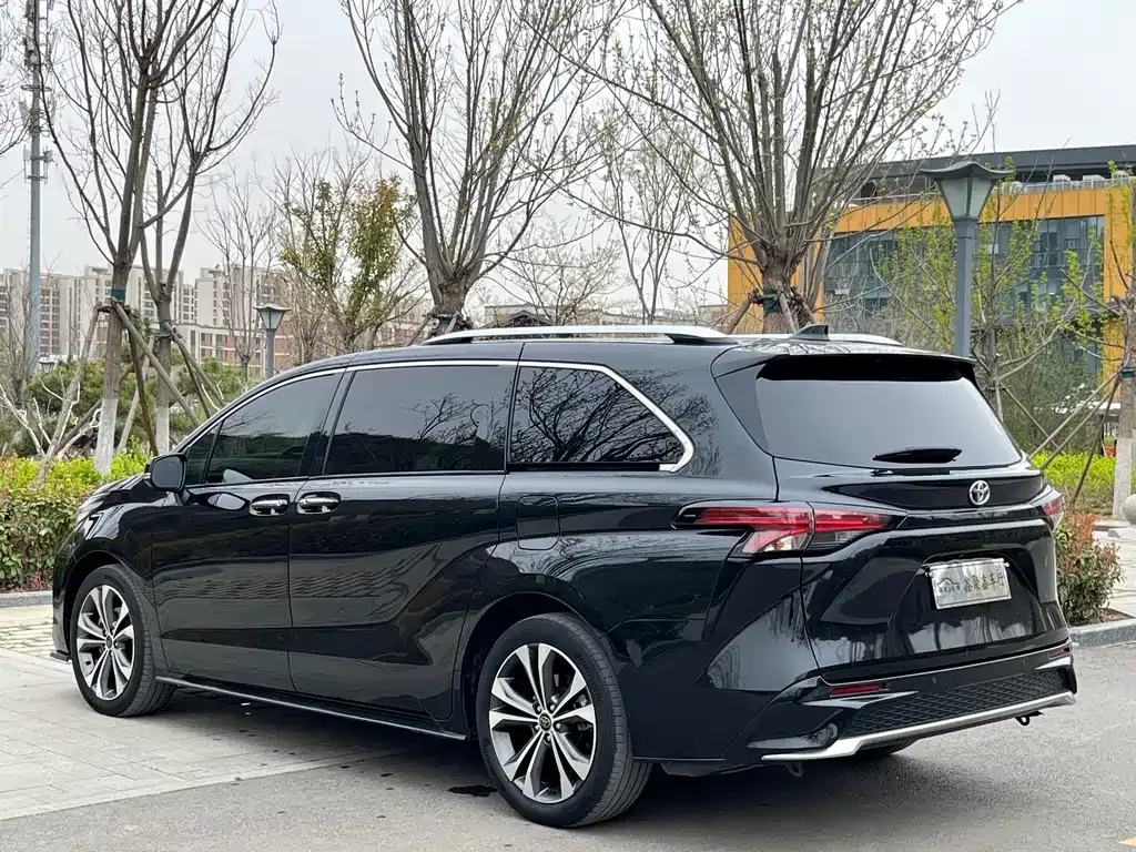 Toyota Granvia — фото 10