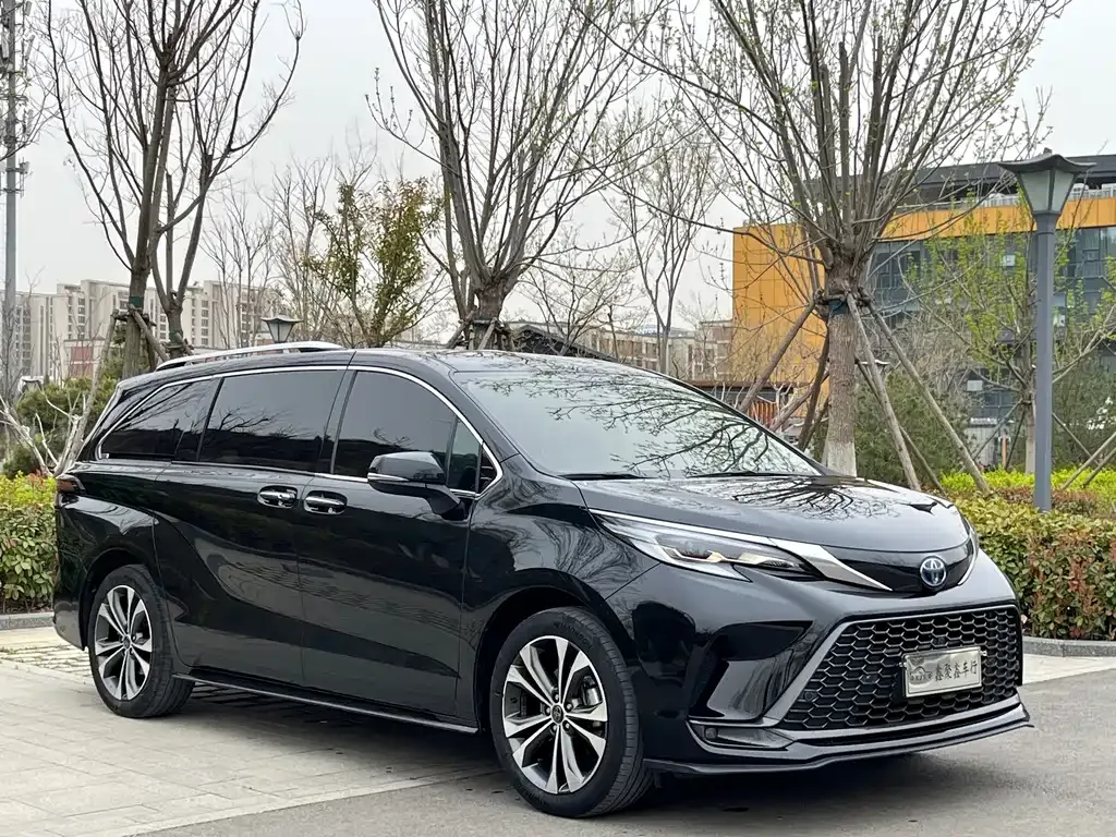 Toyota Granvia — фото 3