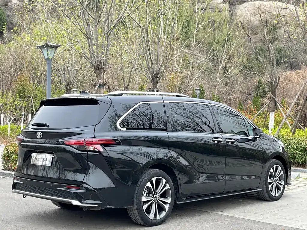 Toyota Granvia — фото 8