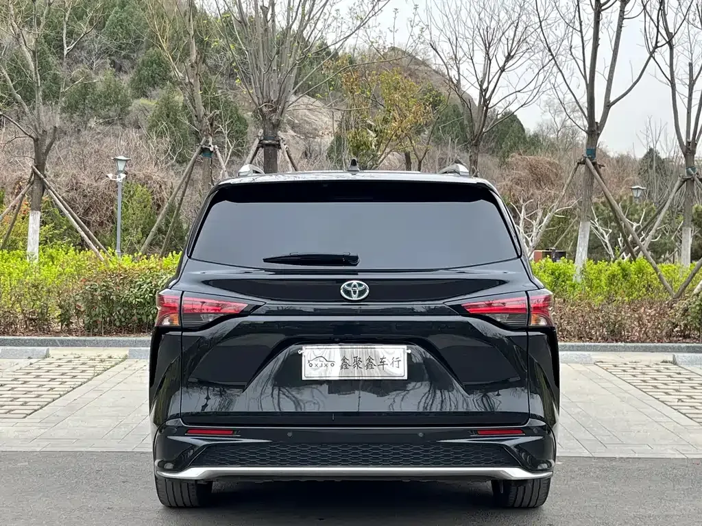 Toyota Granvia — фото 9