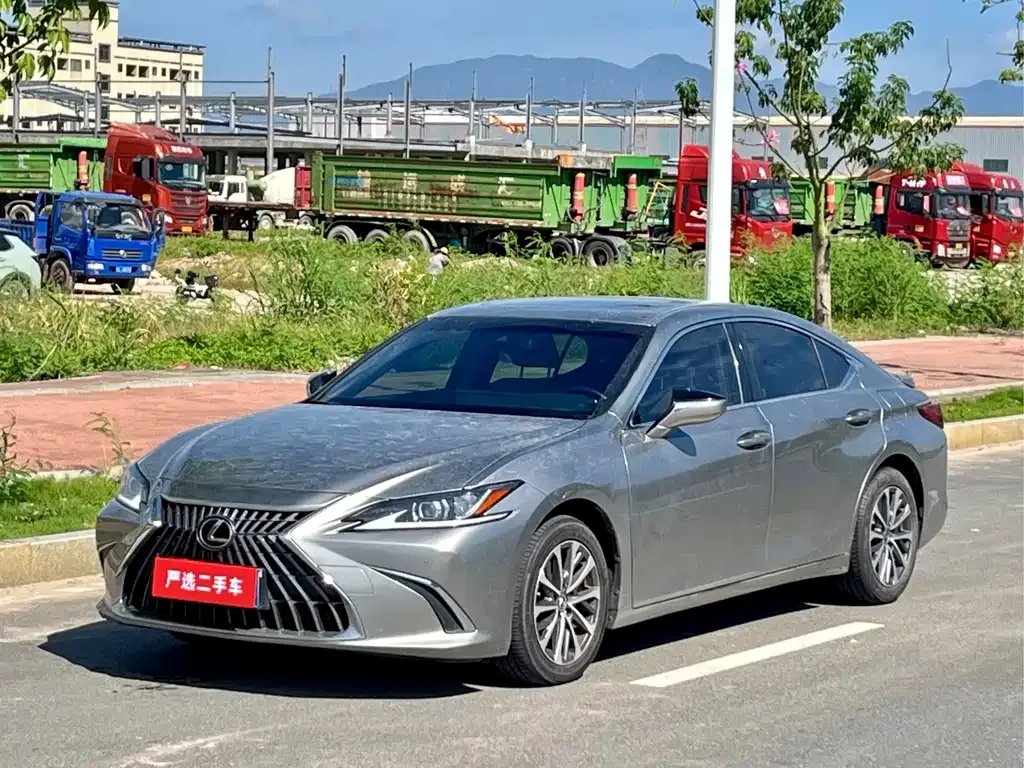 Lexus ES — фото 1