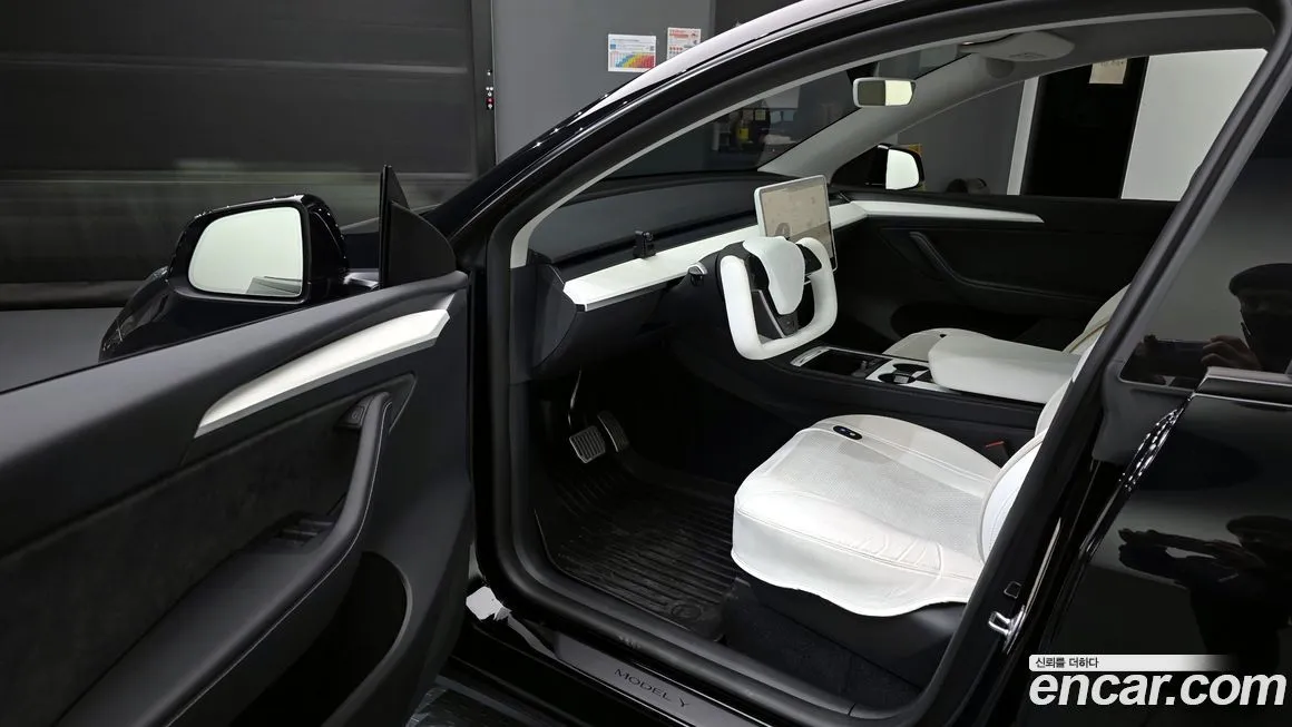 Tesla Model Y — фото 10