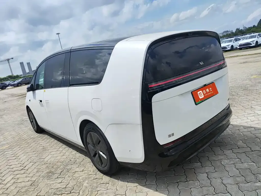Li Auto MEGA — фото 4