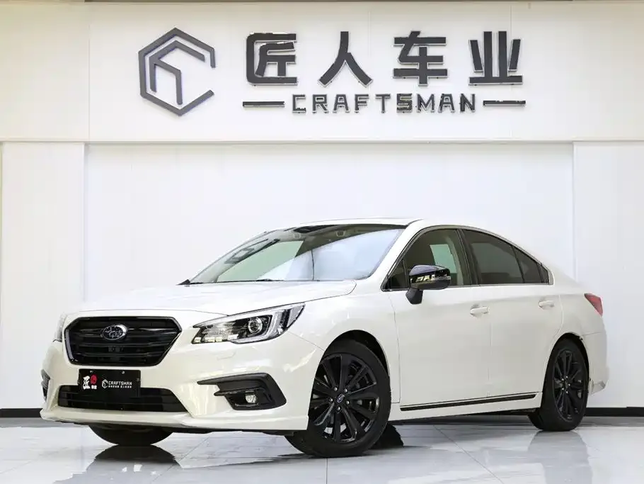 Subaru Legacy — фото 1