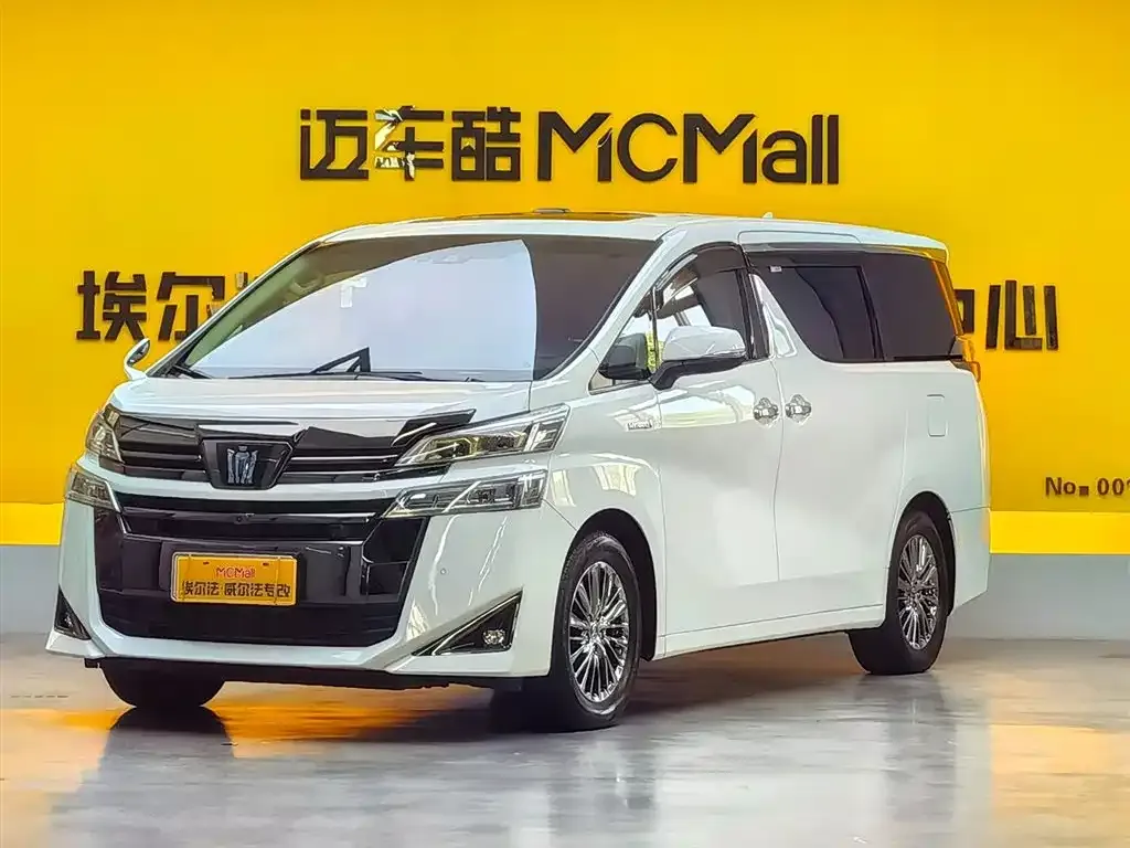 Toyota Alphard — фото 1