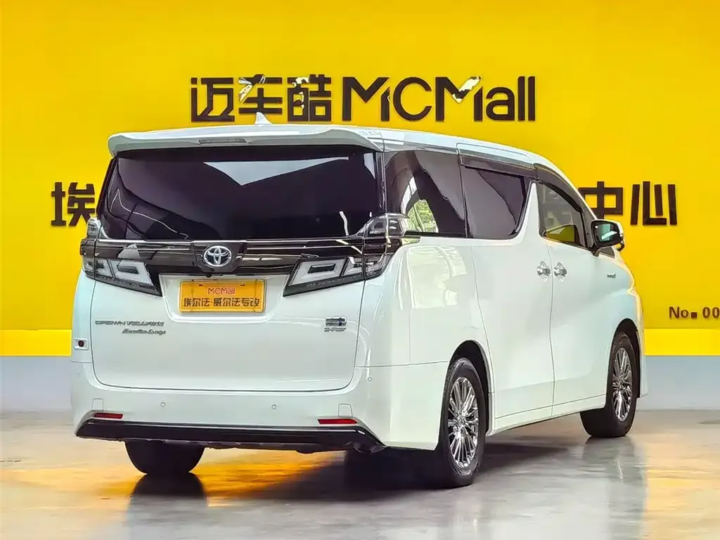Toyota Alphard — фото 4