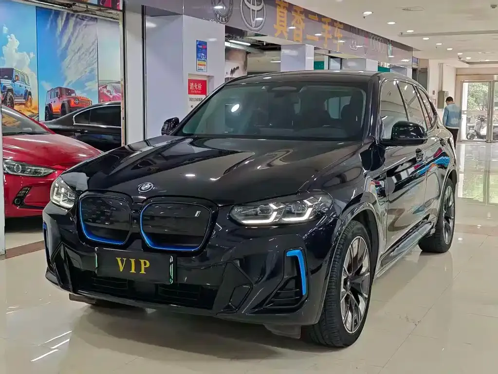 BMW iX3 — фото 1