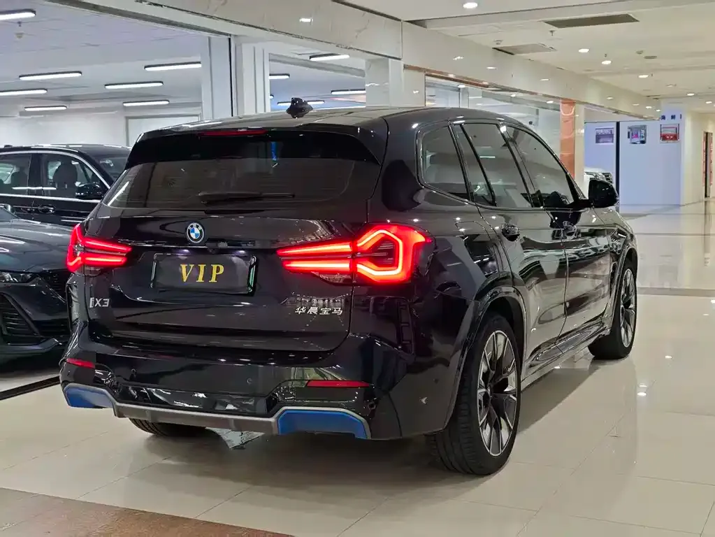 BMW iX3 — фото 9