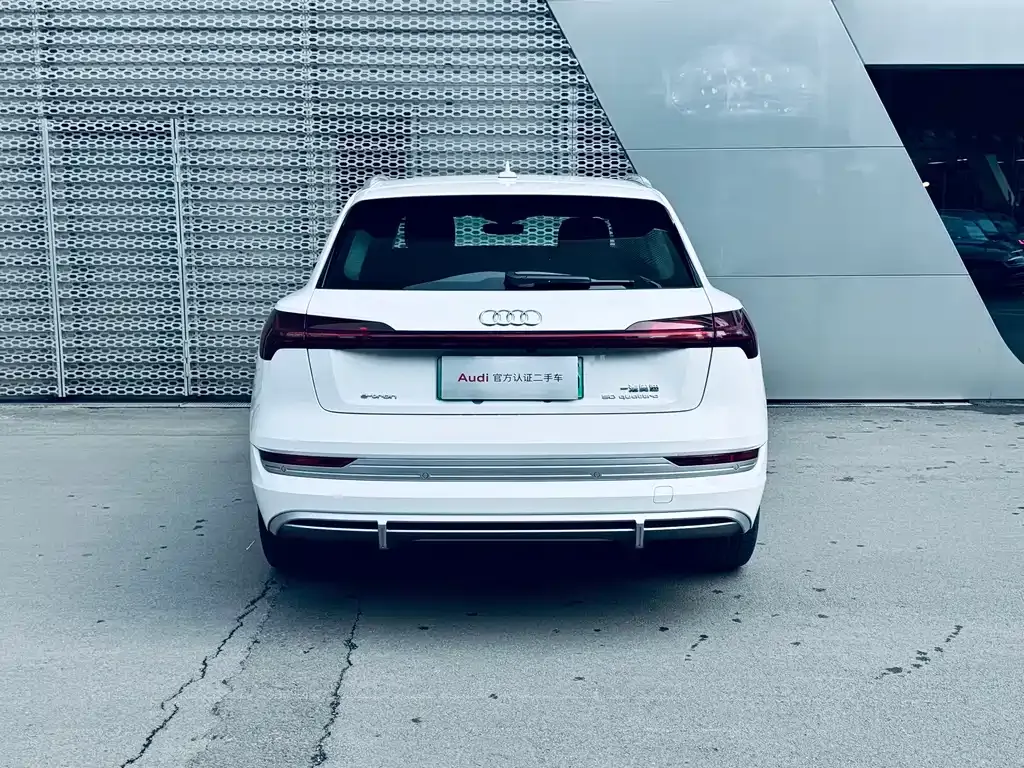 Audi e-tron — фото 4