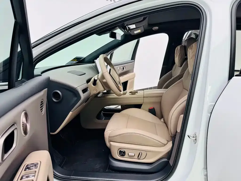 Li Auto i6 — фото 10