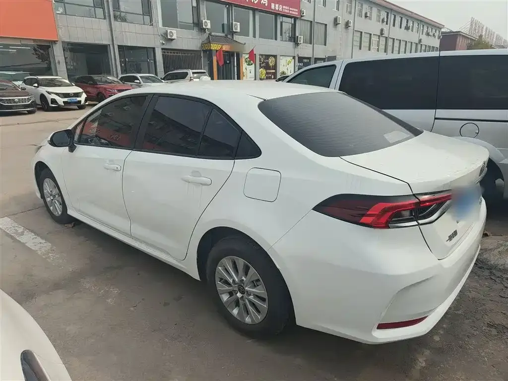 Toyota Corolla — фото 5