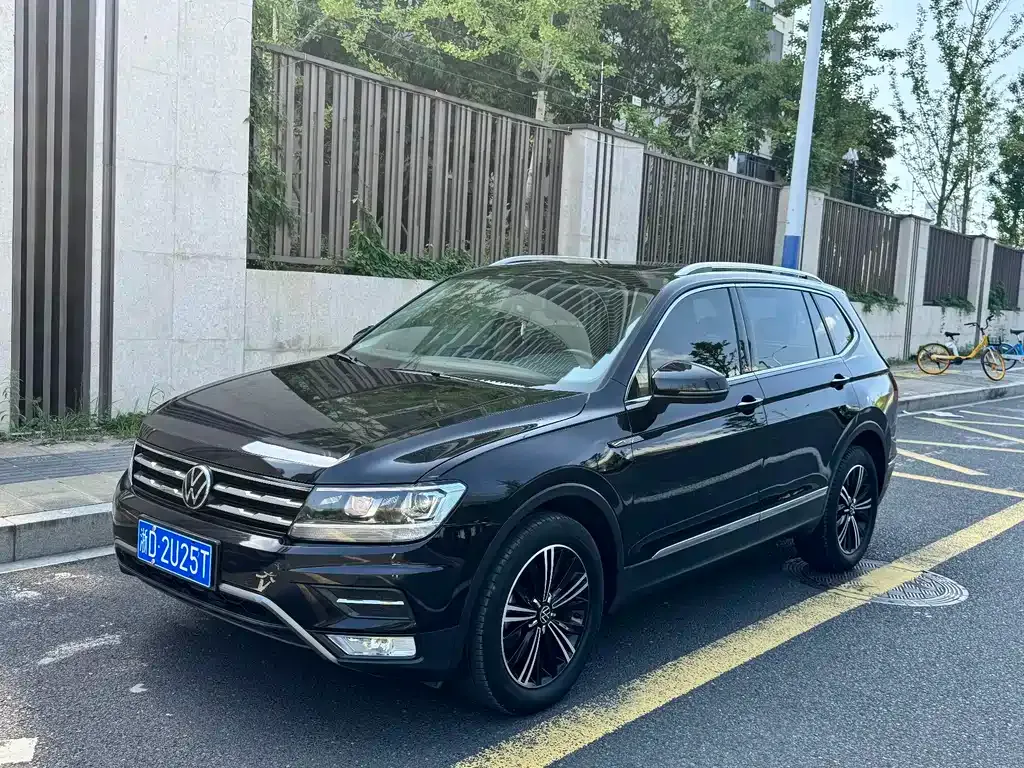 Volkswagen Tiguan L — фото 1