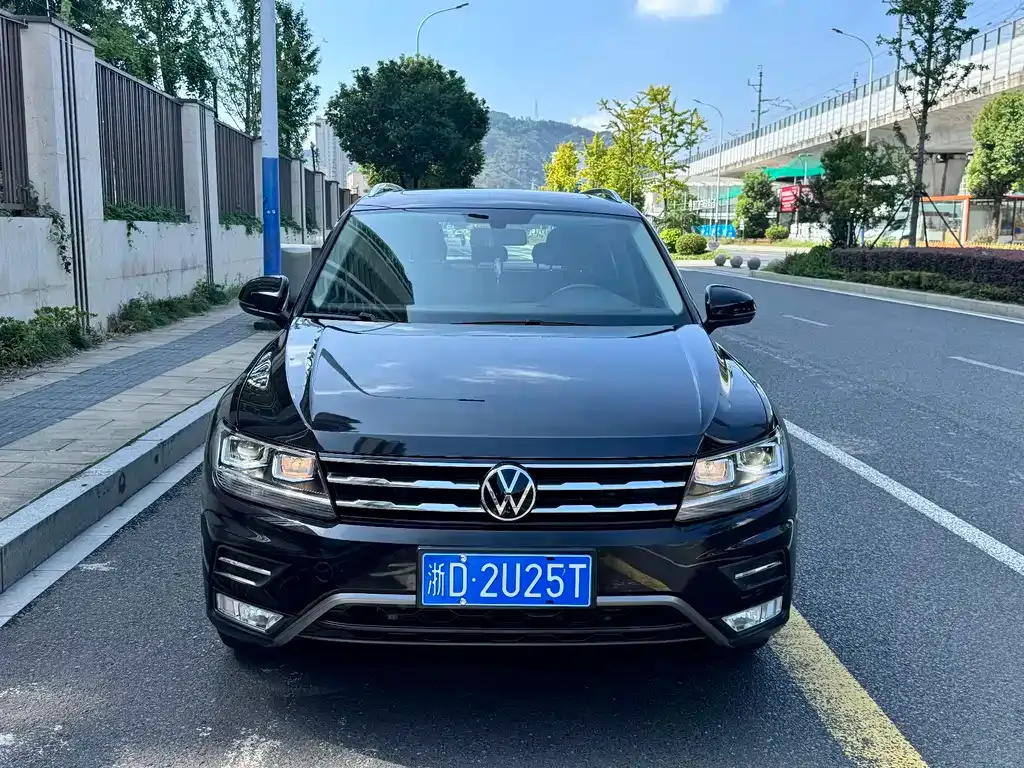 Volkswagen Tiguan L — фото 2