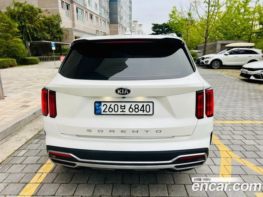 Kia Sorento — фото 6