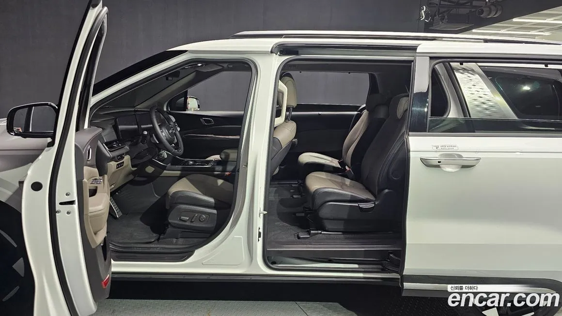 Kia Carnival — фото 10