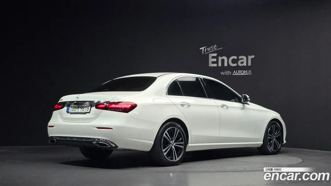 Mercedes-Benz E-Class — фото 2