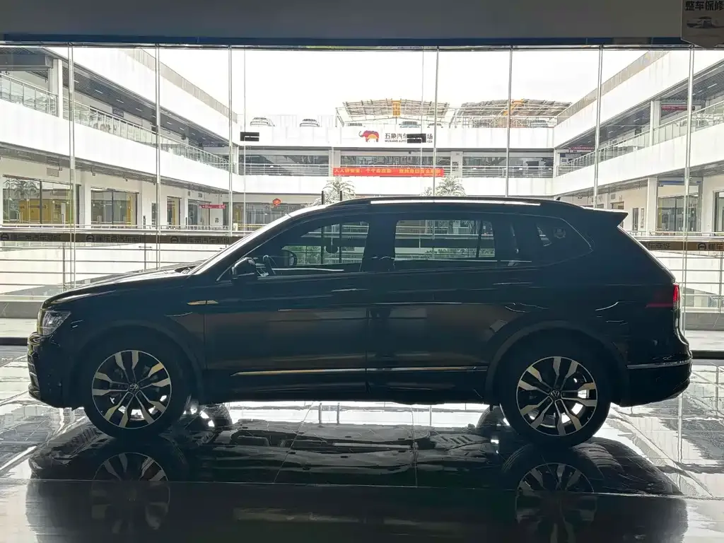 Volkswagen Tiguan L — фото 5