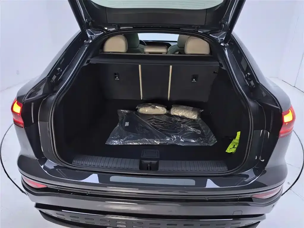 Audi Q6L Sportback e-tron — фото 6