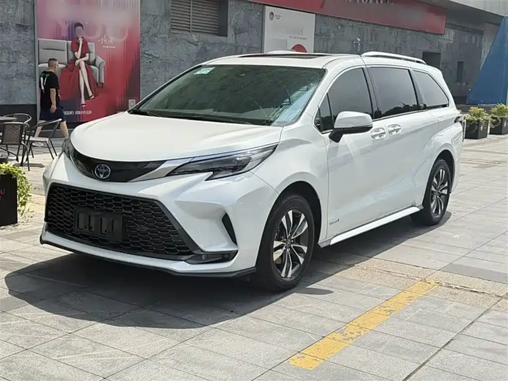 Toyota Granvia — фото 2